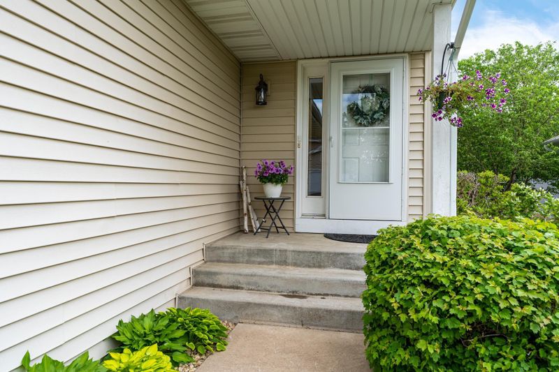 10137 3rd St NE, Blaine, MN 55434