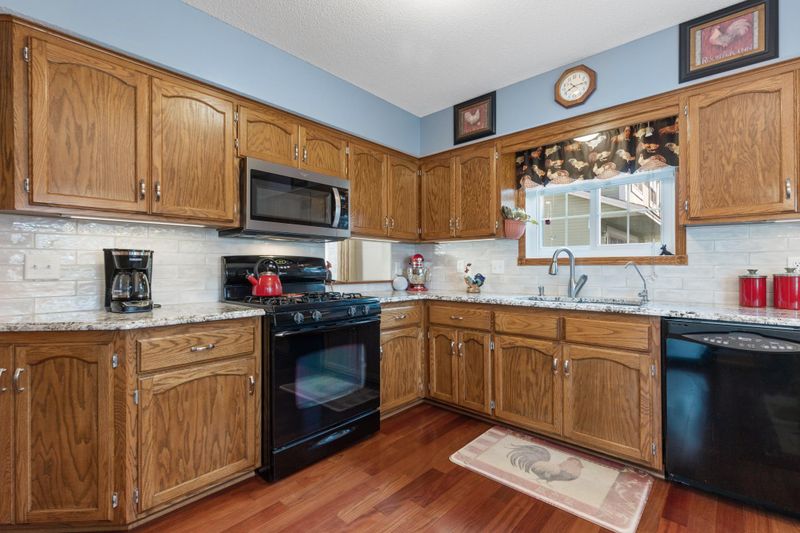 1992 Helena Ct, Oakdale, MN 55128
