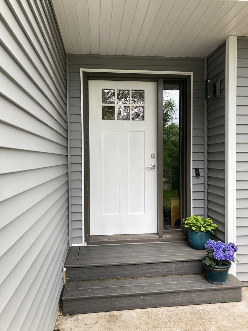1592 Stillwater St, White Bear Lake, MN 55110