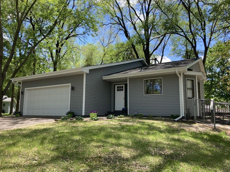 1592 Stillwater St, White Bear Lake, MN 55110