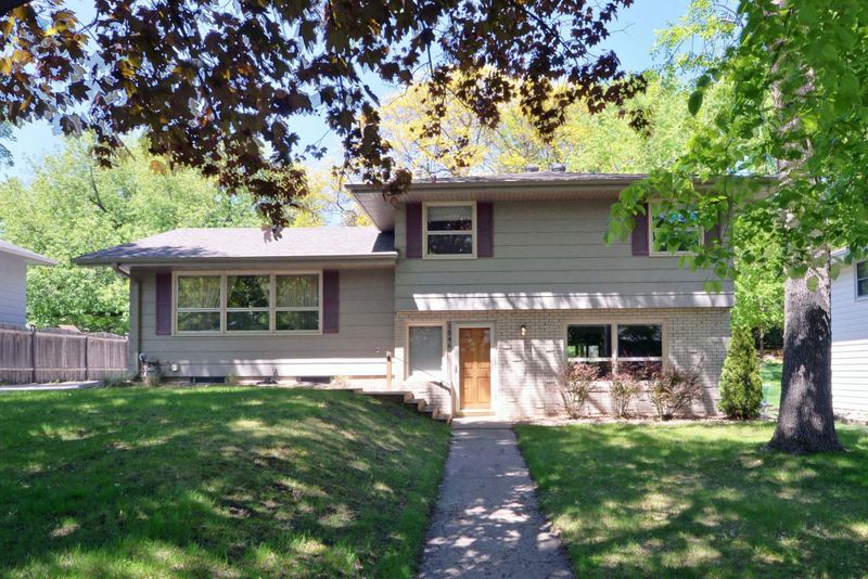 1546 15th St NW, New Brighton, MN 55112