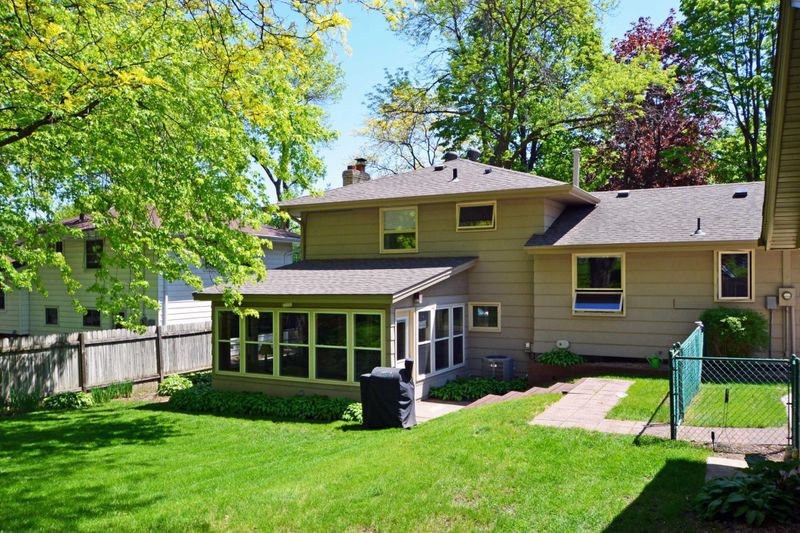 1546 15th St NW, New Brighton, MN 55112