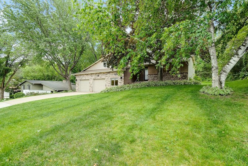 1418 Indian Oaks Trl, Arden Hills, MN 55112