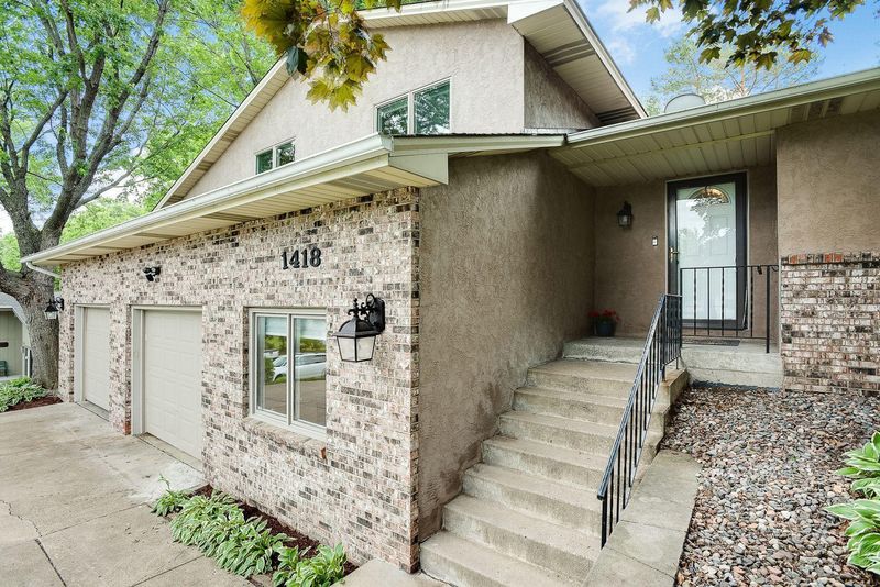 1418 Indian Oaks Trl, Arden Hills, MN 55112