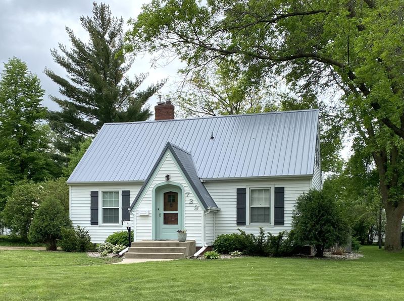 729 12th St, Windom, MN 56101