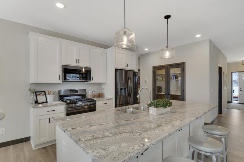 1225 Ivy Way, Faribault, MN 55021