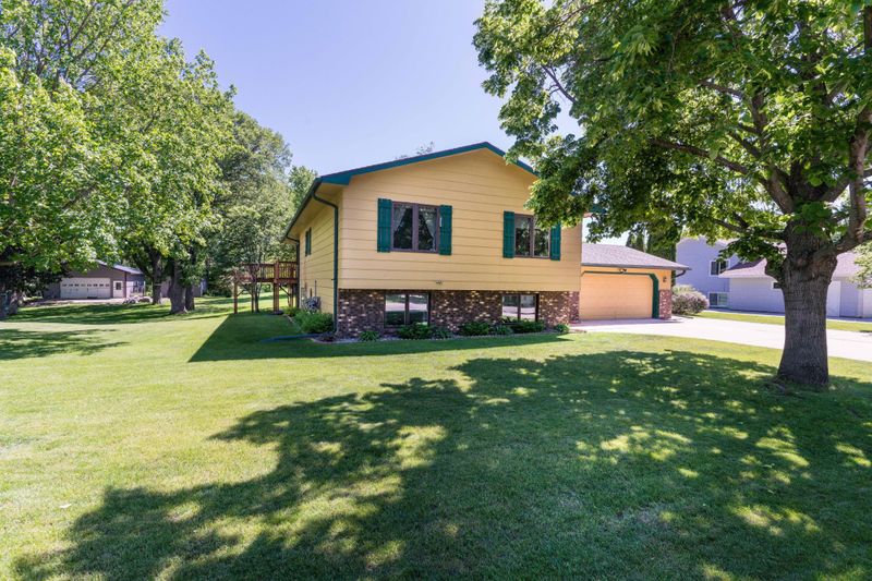 135 Skogmo Blvd, Fergus Falls, MN 56537