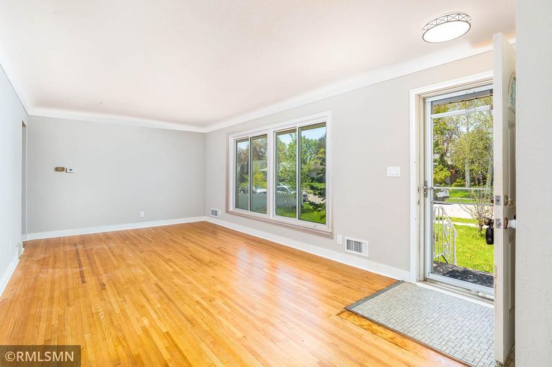 1662 Atlantic St, Saint Paul, MN 55106