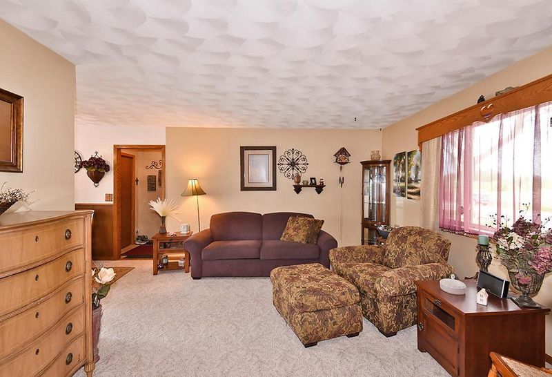 305 8th Ave E, Ellendale, MN 56026