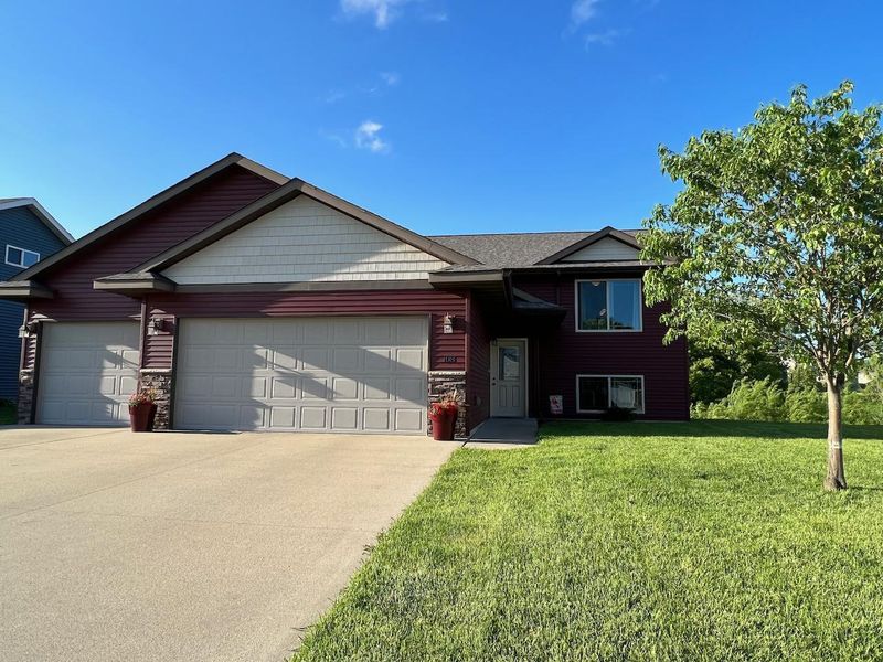 108 Falcon Ct, Eagle Lake, MN 56024