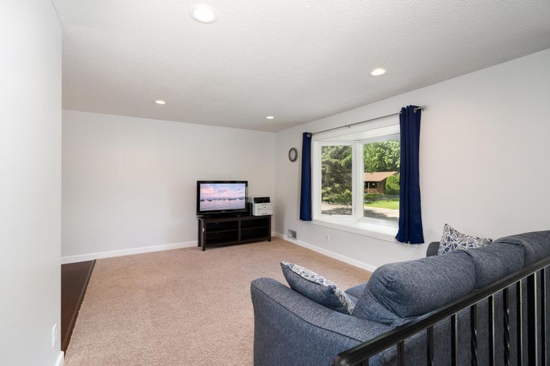 3798 Oakridge Ln, White Bear Lake, MN 55110