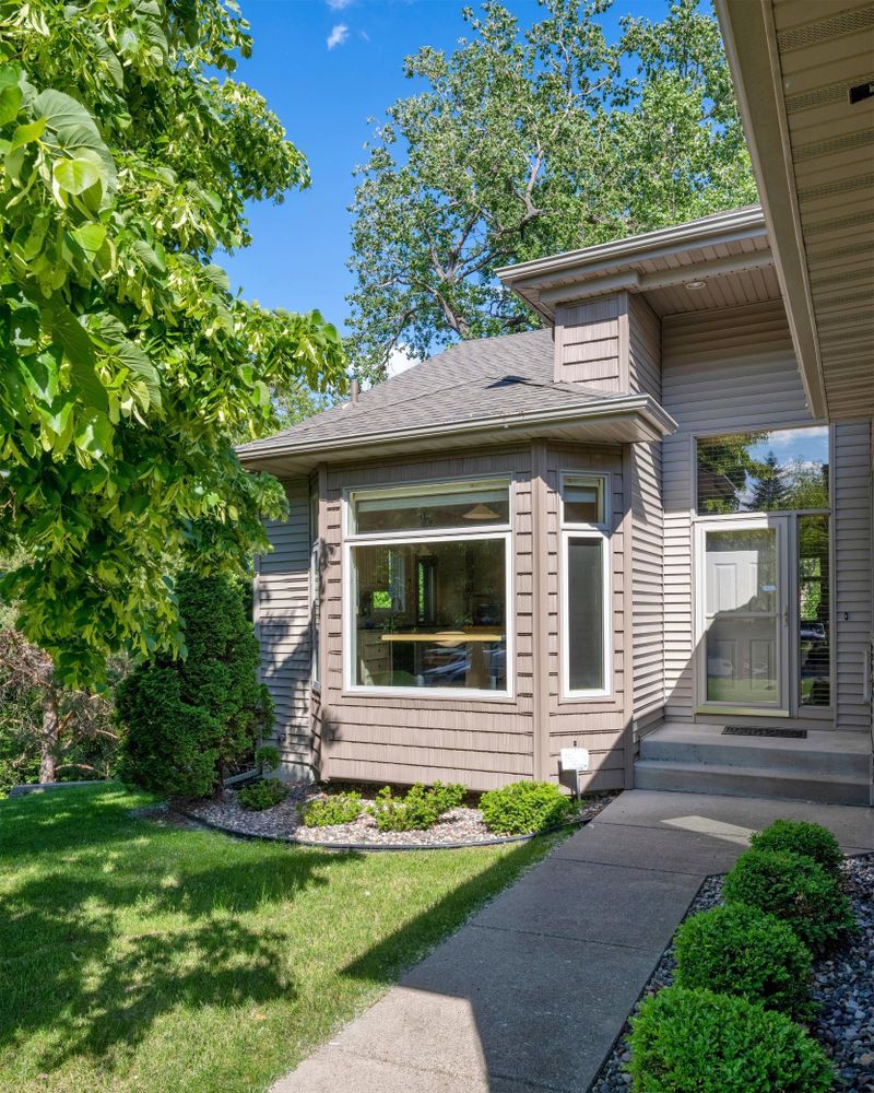7911 Wyoming Ct, Bloomington, MN 55438