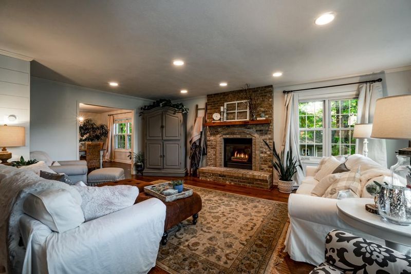 5520 Wild Rose Ln, Eau Claire, WI 54701