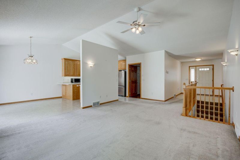 1016 Hillside Rd, Sauk Rapids, MN 56379