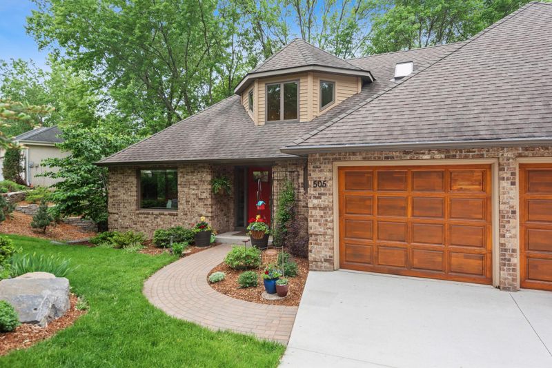 505 Far Hill Rd, Wayzata, MN 55391