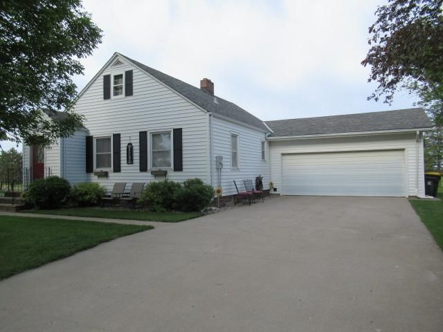 301 S Oak St, Wanda, MN 56294