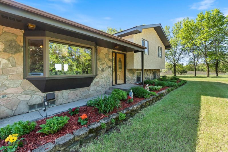 16721 Valley Dr NW, Andover, MN 55304