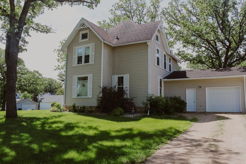 525 N Linton St, Blue Earth, MN 56013
