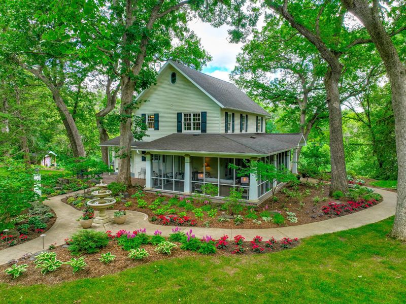 20 Dellwood Rd, White Bear Lake, MN 55110