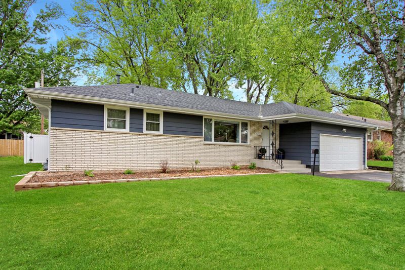 3256 Xenia Ave N, Crystal, MN 55422