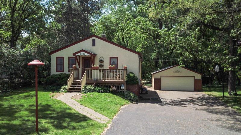 1353 Griffin Ave, Mahtomedi, MN 55115