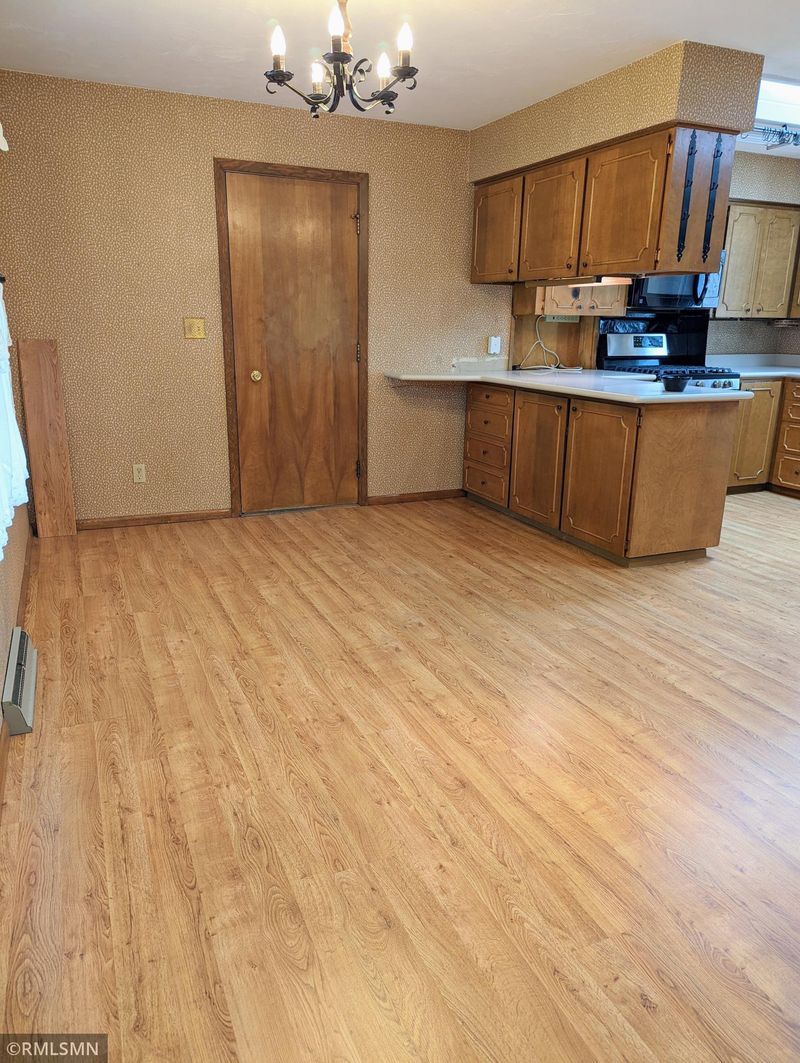 407 Golf Ter, Crookston, MN 56716