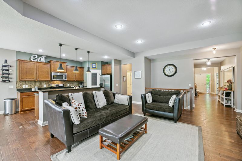 1842 Spring Creek Dr, Carver, MN 55315