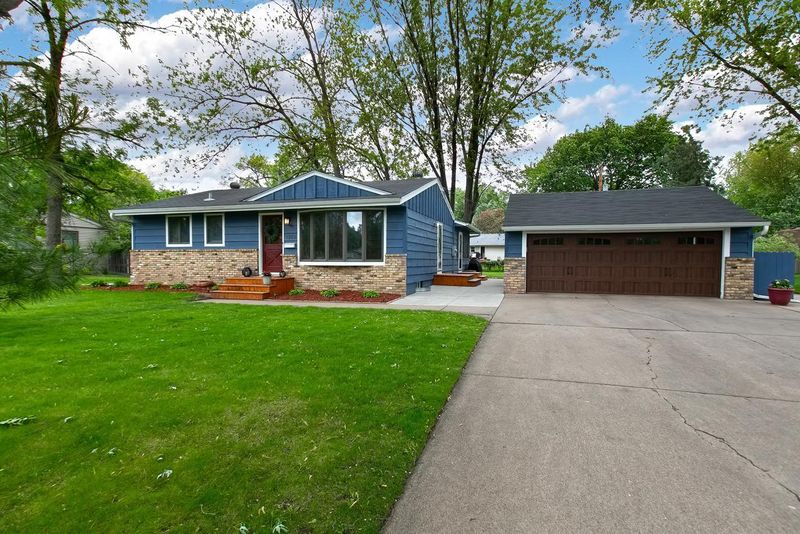 8208 65th Ave N, Brooklyn Park, MN 55428