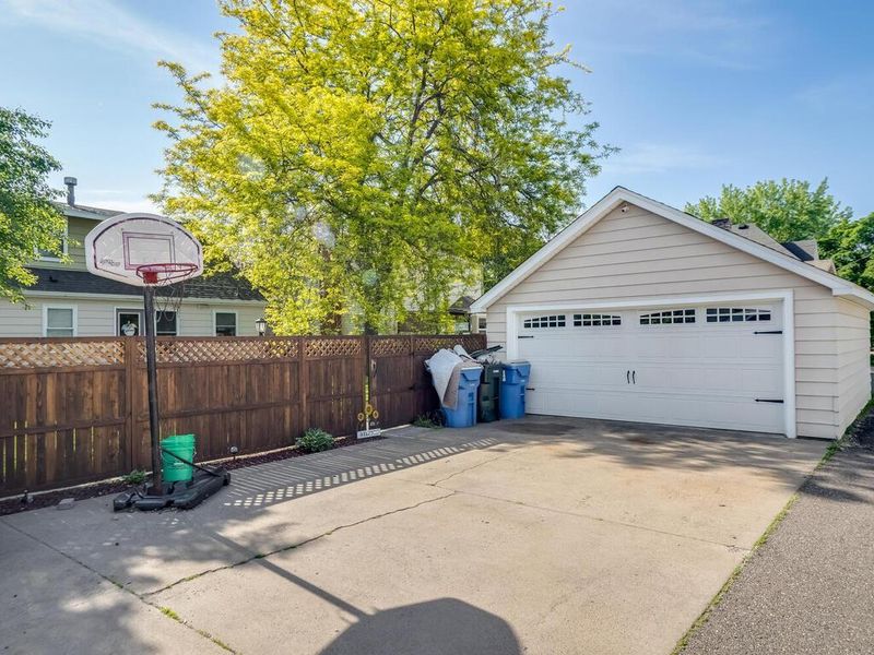 321 Main St S, Cambridge, MN 55008