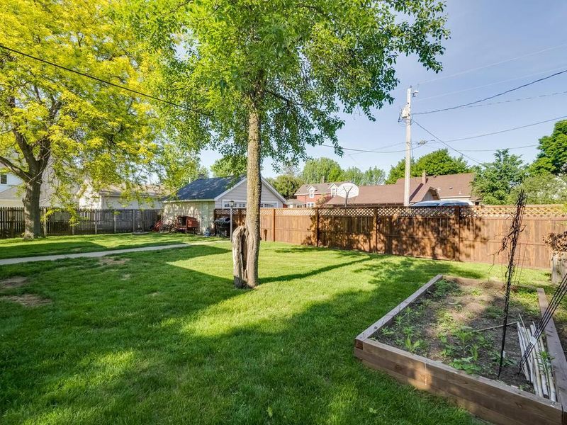 321 Main St S, Cambridge, MN 55008