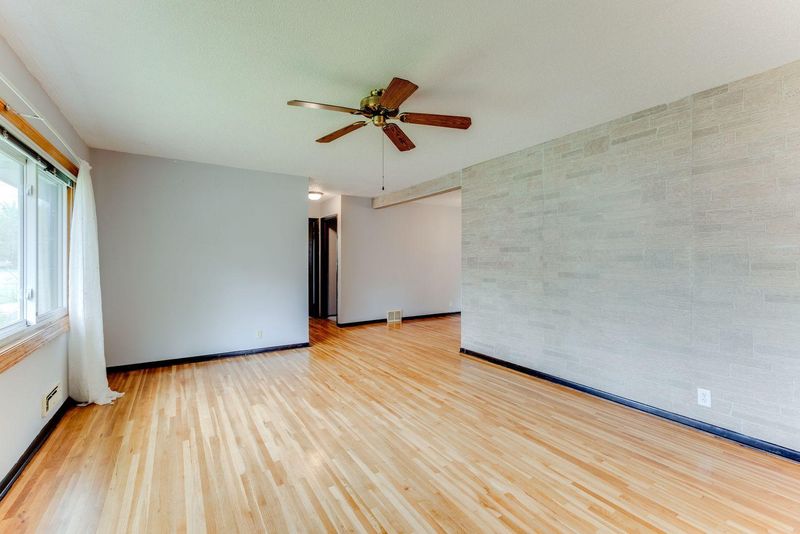 5201 66th Ave N, Brooklyn Center, MN 55429