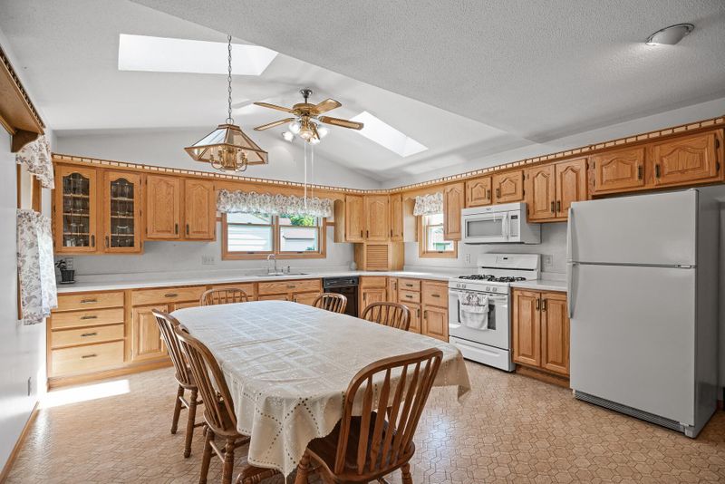 1619 Hoyt Ave E, Saint Paul, MN 55106
