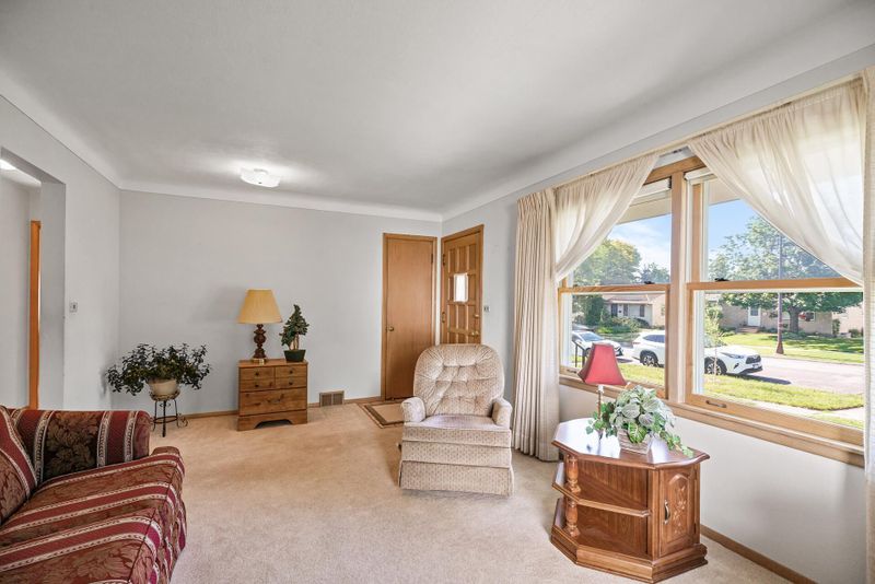 1619 Hoyt Ave E, Saint Paul, MN 55106