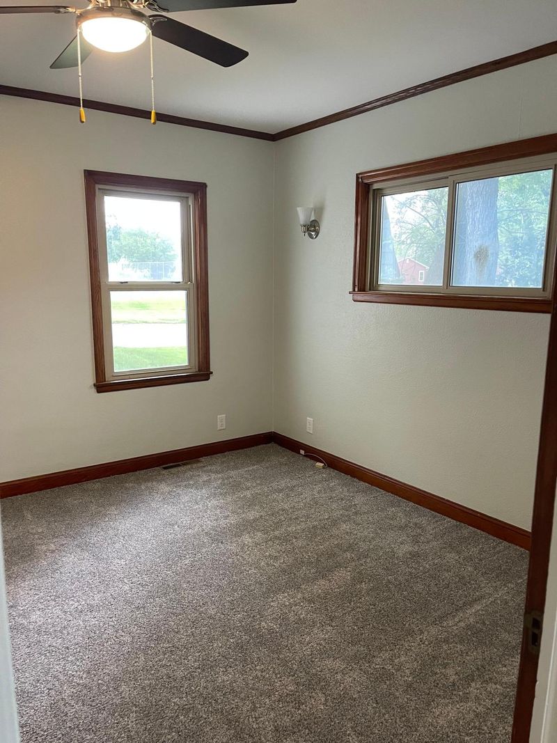 78 11th St, Windom, MN 56101