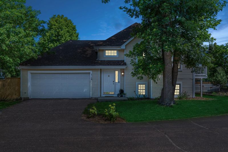 8767 Knollwood Dr, Eden Prairie, MN 55347