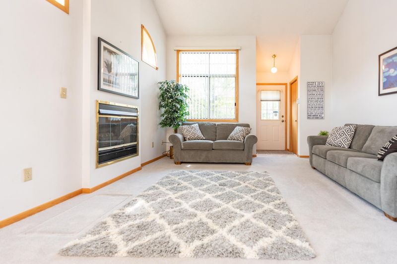 530 Lovell Ave #8, Roseville, MN 55113