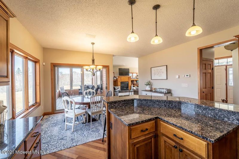 23736 Mill Pond Dr, Detroit Lakes, MN 56501