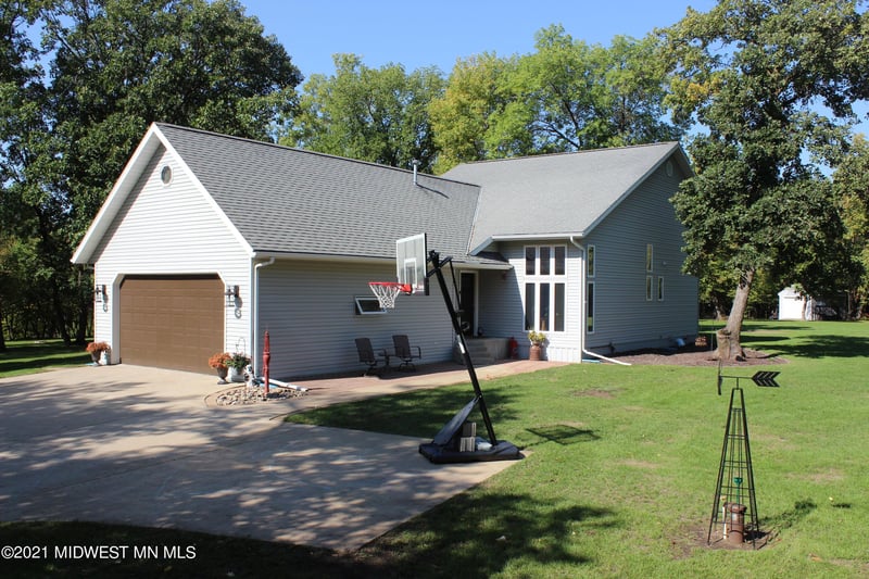 32941 N Pickerel Dr, Richville, MN 56576
