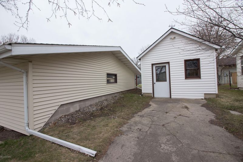 404 8th St, Hawley, MN 56549