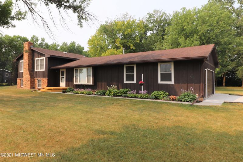 9205 10th St NW, Moorhead, MN 56560