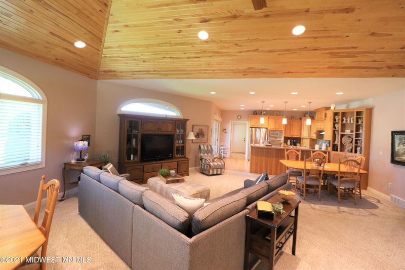 802 Whitetail Ln, Detroit Lakes, MN 56501
