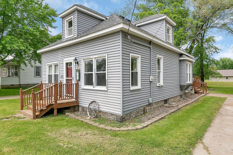 122 Broadway St W, Rockville, MN 56369