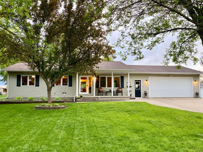 280 Pine Pl, Dexter, MN 55926