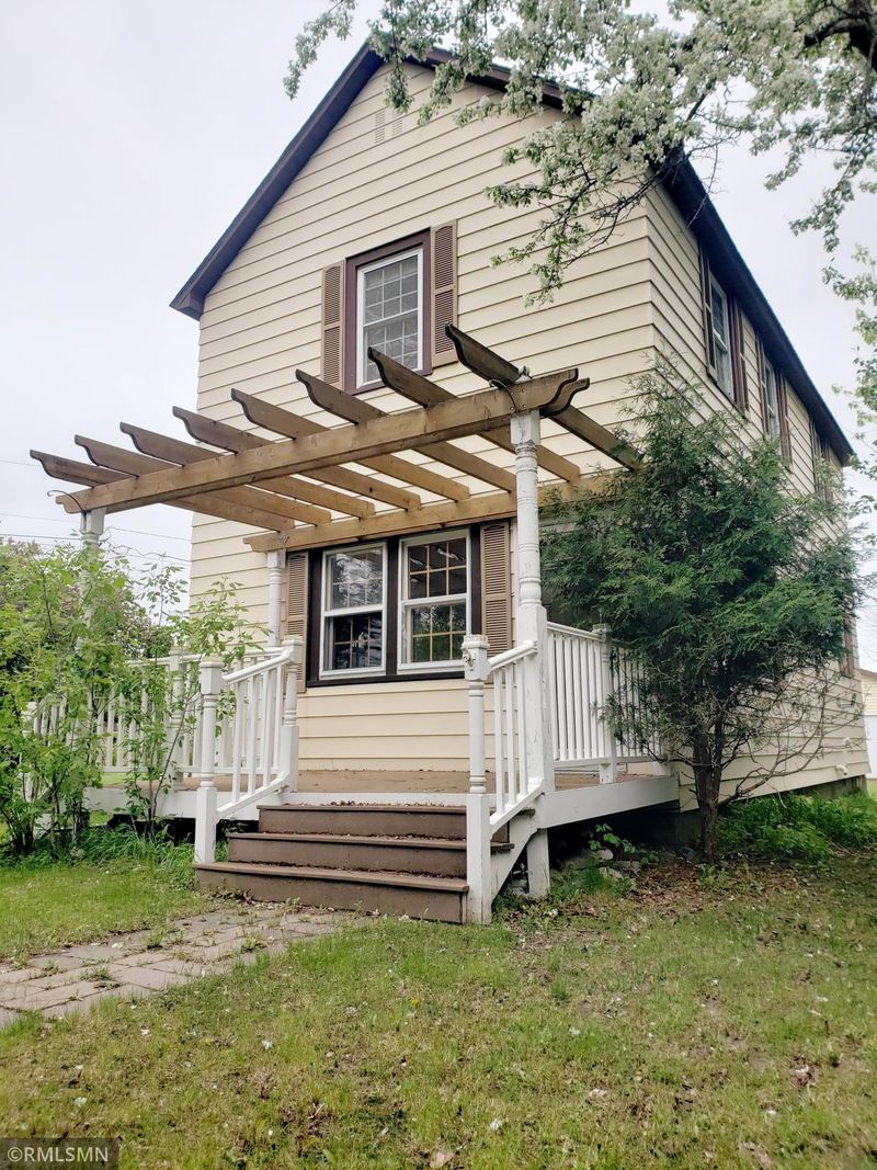 302 Dudley Ave, Coleraine, MN 55722