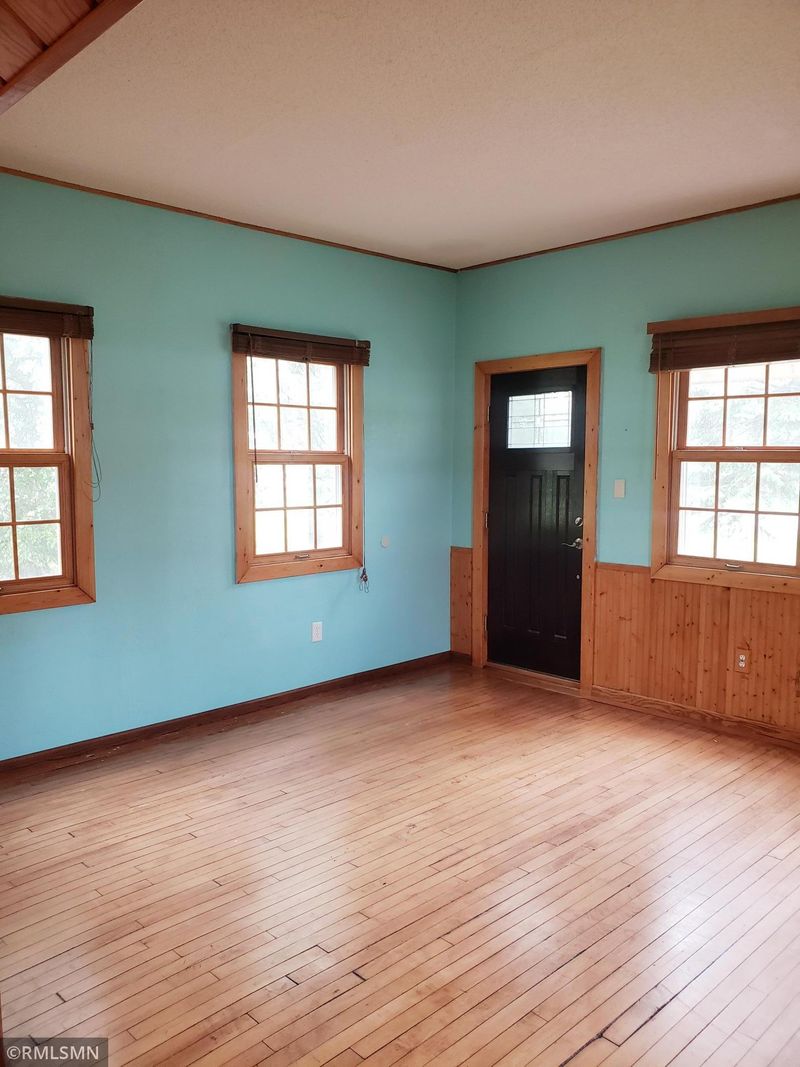 302 Dudley Ave, Coleraine, MN 55722