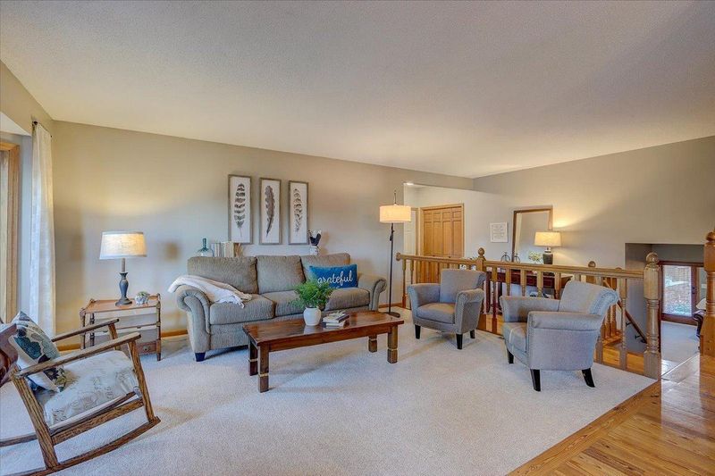 4550 Chatsworth St N, Shoreview, MN 55126