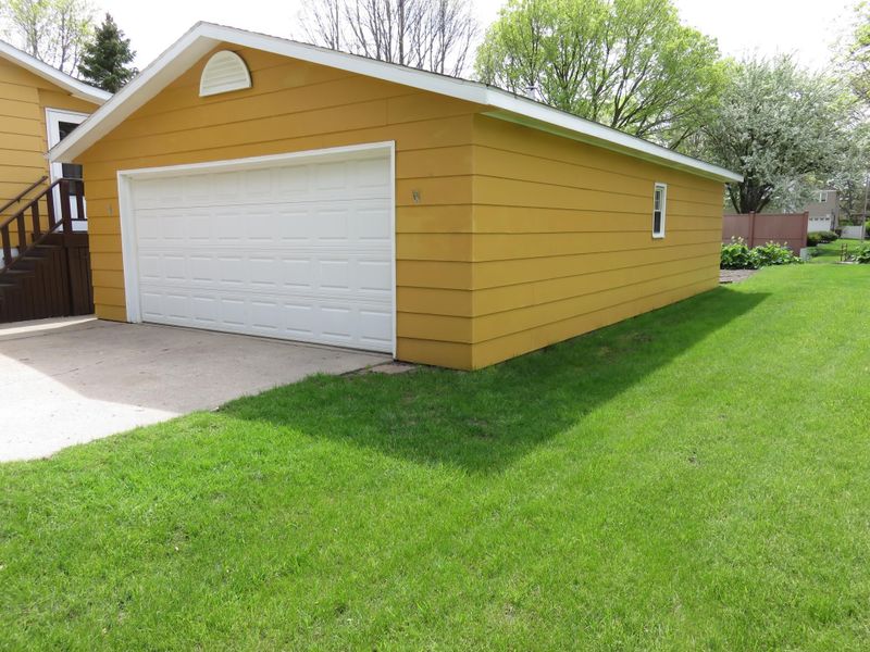 1212 10th St SE, Willmar, MN 56201