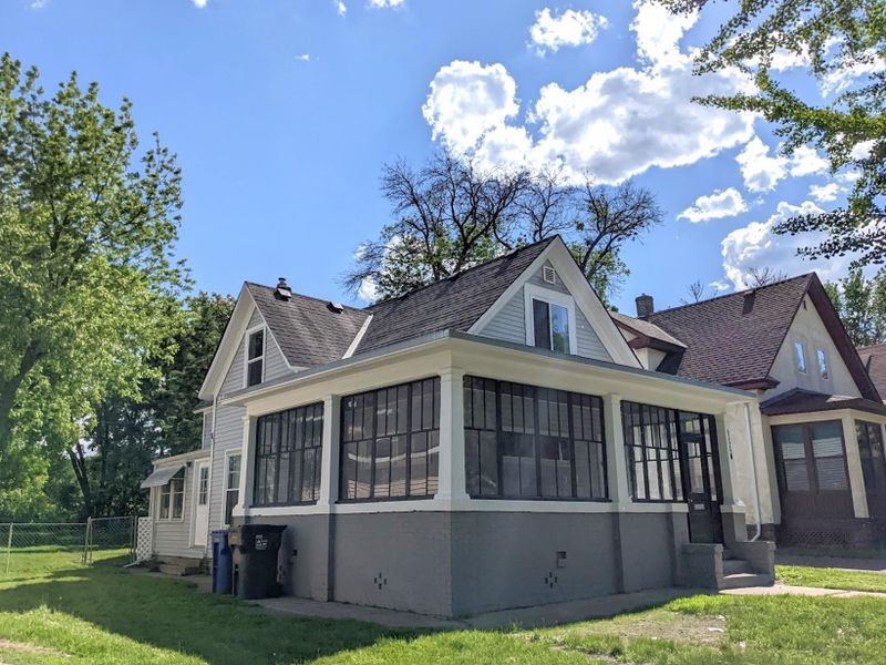 1114 4th St E, Saint Paul, MN 55106