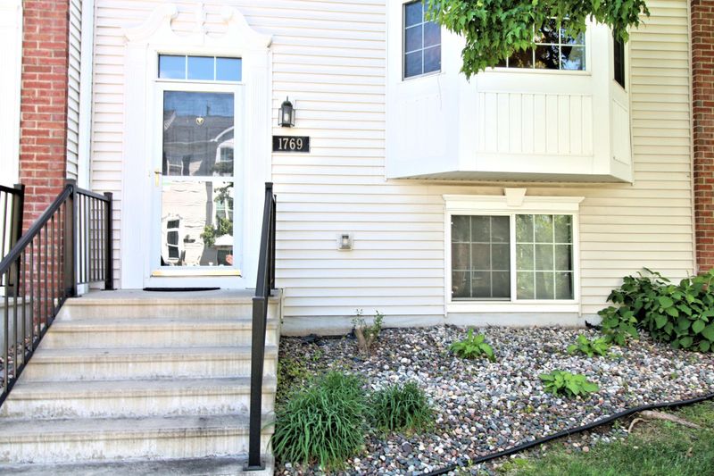 1769 Grove Dr, Shakopee, MN 55379