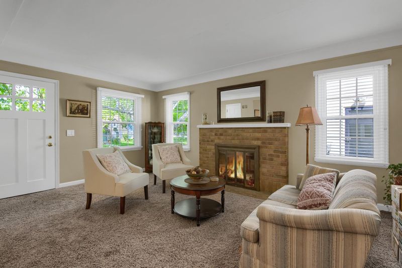 2730 Meridian Dr, Robbinsdale, MN 55422